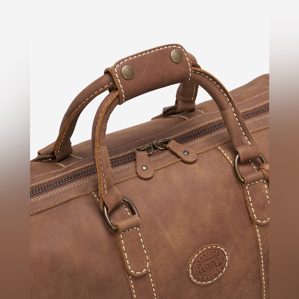 Roots Large Banff Weekender Travel Bag in Tribe Brown Leather